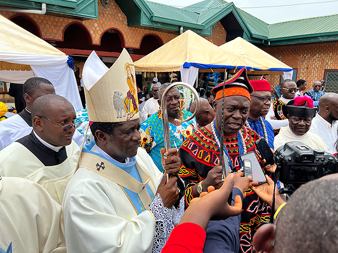 König Fon Kamerun Erzbischof Andrew Nkea Mankon Palace