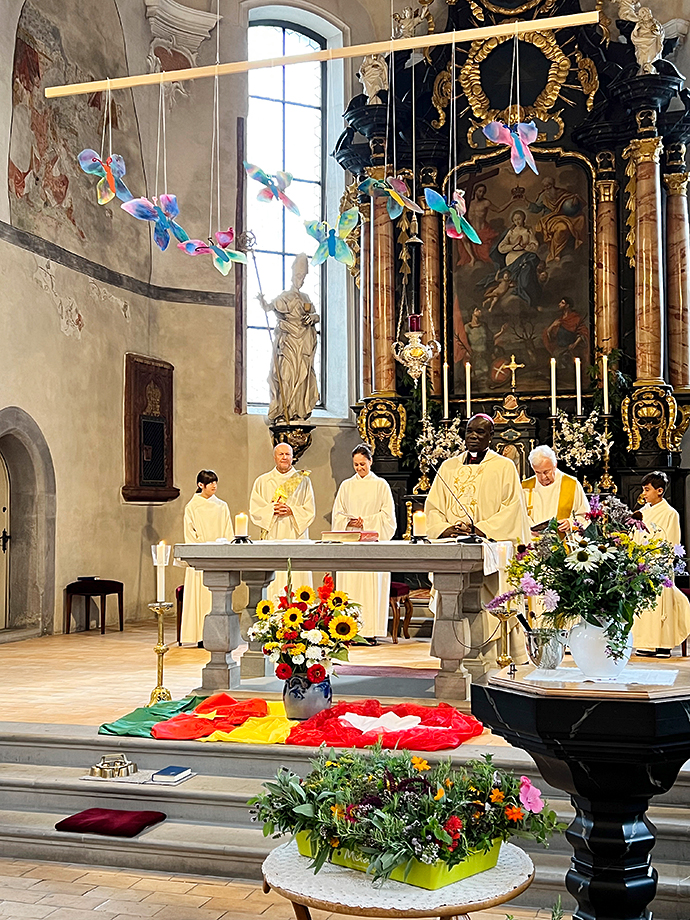 Schübelbach Pfarrei Messe Besuch Bischof Kinderhilfswerk Ashia