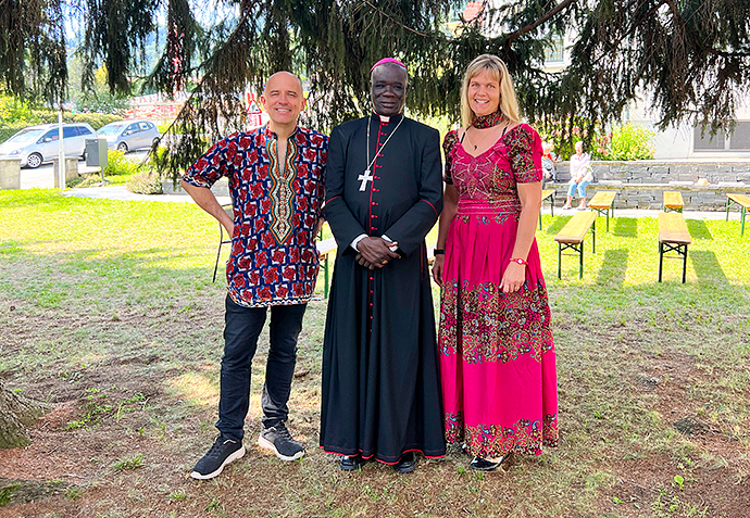 Zürich Pfarrei Messe Besuch Bischof Kinderhilfswerk Ashia