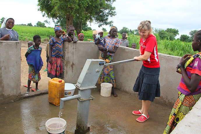 Wasserprojekt Hollom Kouloumba Ashia KamerunBrunnenbau